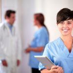 Conoce la importancia de las enfermeras en la fertilidad. Ayuda a mujeres a cumplir el sueño de ser mamás por medio de la reproducción asistida.